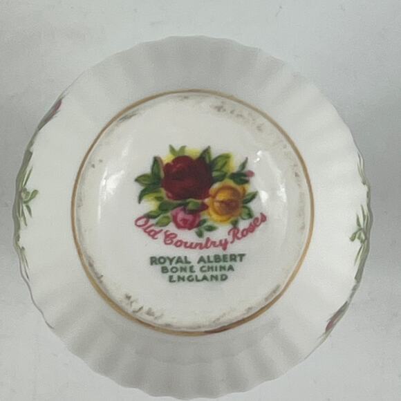 Royal Albert Old Country Roses Bud Vase Bone China Gold Trim Floral England - Picture 7 of 10